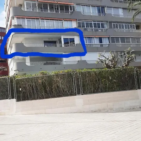 Departamento De Categoría En Playa San Juan, Con Vistas Al Mar Y A Metros De La Playa *