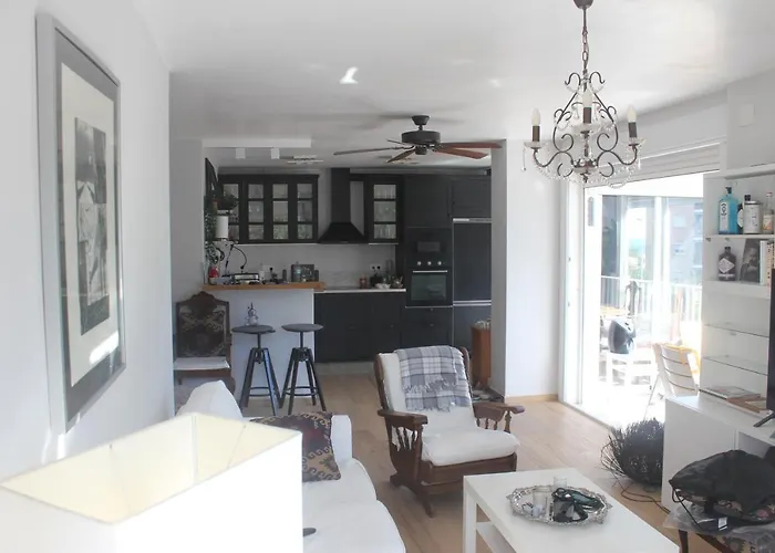 Departamento De Categoría En Playa San Juan, Con Vistas Al Mar Y A Metros De La Playa