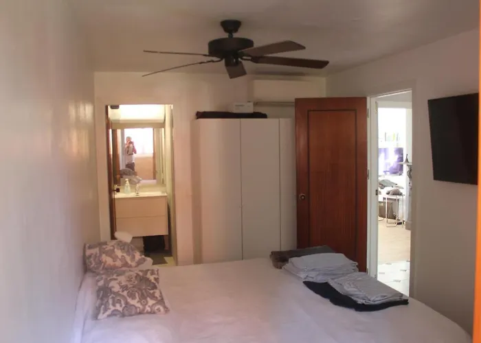 Departamento De Categoría En Playa San Juan, Con Vistas Al Mar Y A Metros De La Playa *
