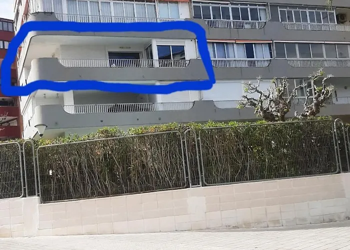 Departamento De Categoría En Playa San Juan, Con Vistas Al Mar Y A Metros De La Playa *